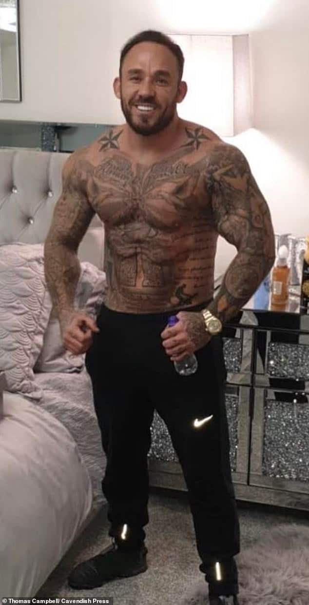 โธมัส แคมป์เบลล์ อดีตสามีของโคลีน เป็นอดีตพ่อค้ายารายใหญ่ โดนแทง 61 แผล