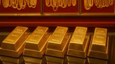 ทองคำแท่งบนโต๊ะ