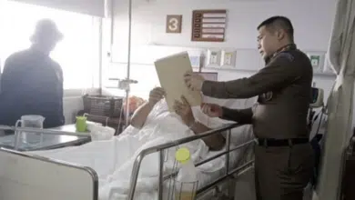 แฟ้มภาพ : ตอนตำรวจ สน โคกคราม แจ้งหมายจับ ในโรงพยาบาล