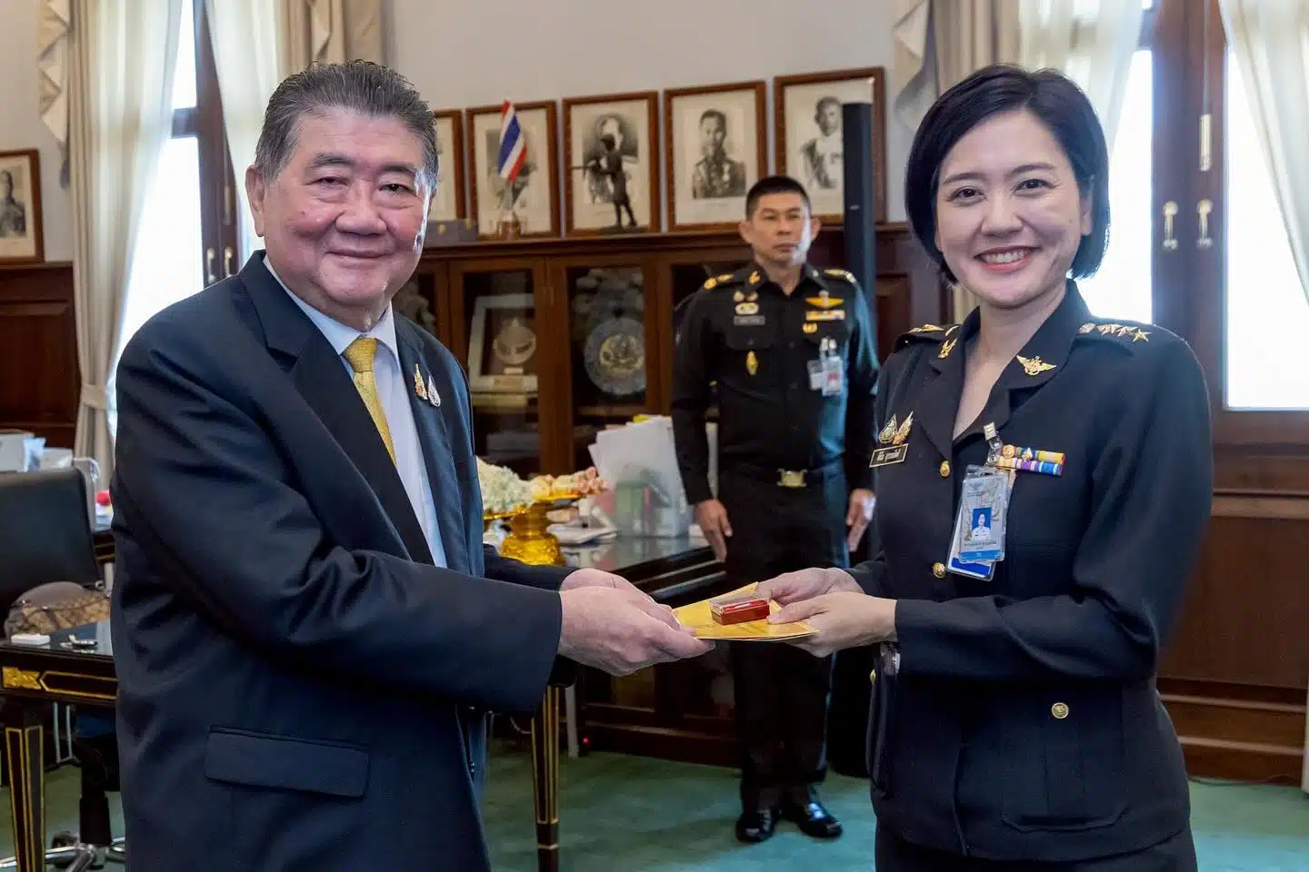 ภูมิธรรม เวชยชัย และ แพทย์หญิงดังใจ สุวรรณกิตติ