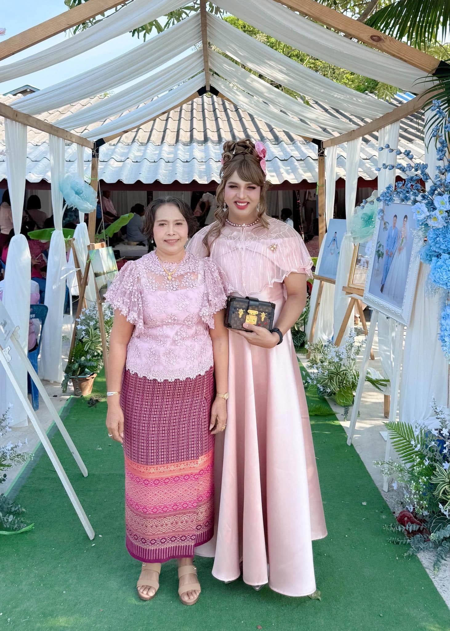แพรรี่ ไพรวัลย์ และ แม่ - 2