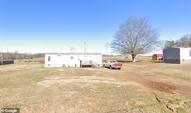 บ้านของน.ส. อเคย์ลา เบียร์เดน กับนายจัสติน เบียร์เดน มีสภาพทรุดโทรม สกปรก