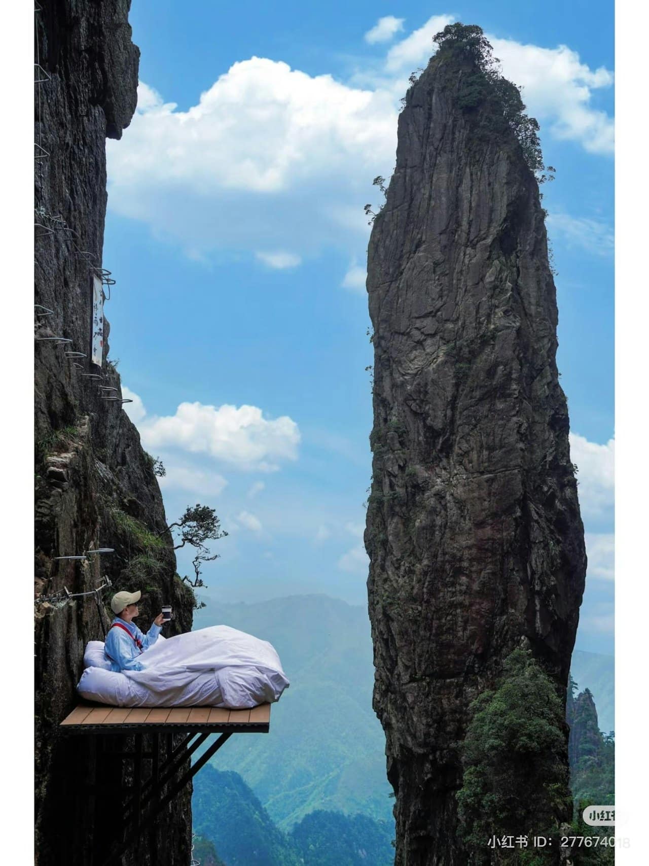 จีนเปิดตัว 'เตียงนอนลอยฟ้าริมหน้าผา 1,600 เมตร' มณฑลหูหนาน ขอคนใจกล้าไม่กลัวตาย