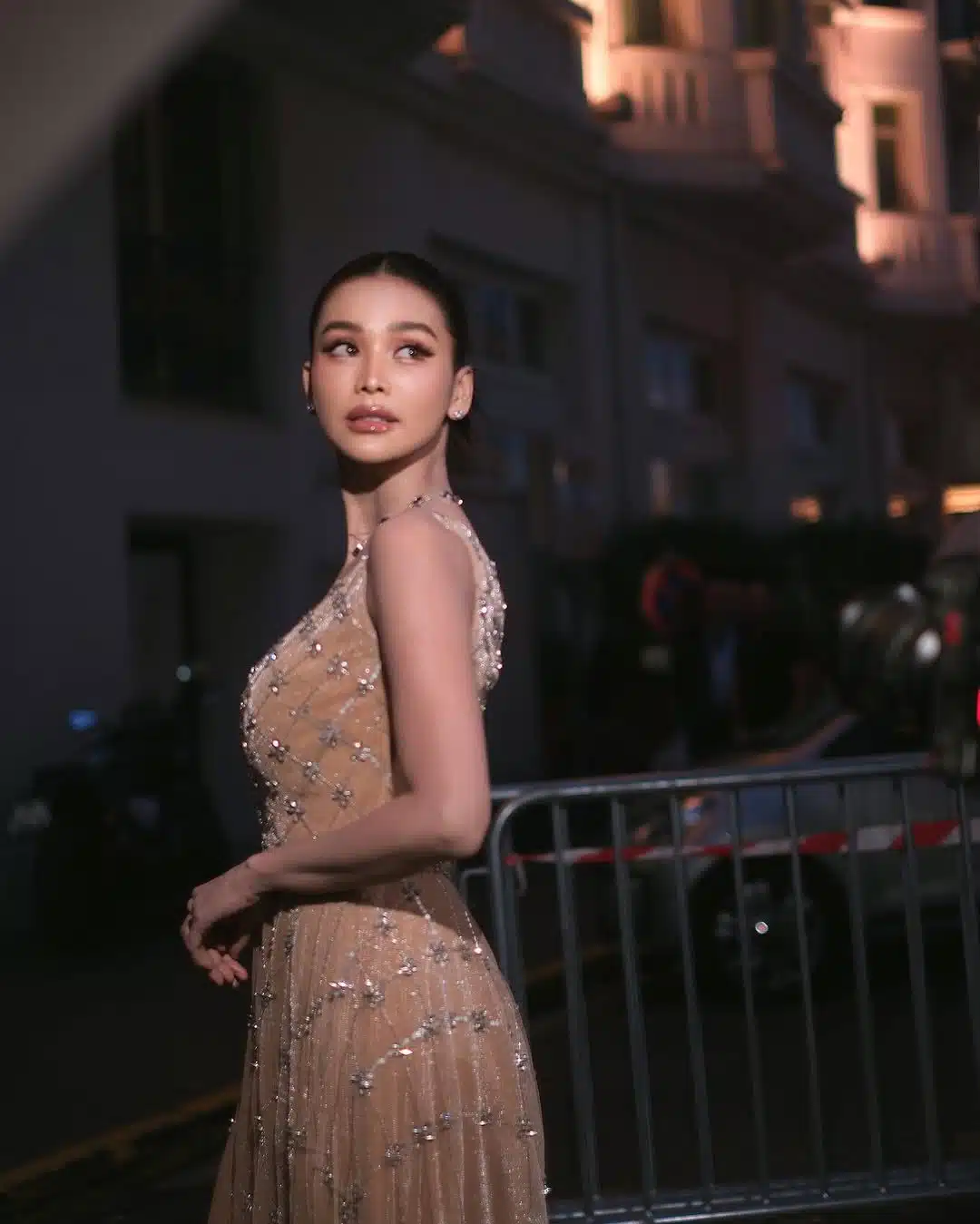 อิงฟ้า วราหะ เฉิดฉายพรมแดงคานส์ 2025 ในฐานะ "Women in Cinema" เผยลุคแรกสุดปัง พร้อมบทบาทท้าทายใน "มาดามบุญเลื่อง" จับตาอนาคตดาวเด่นบนเวทีโลก