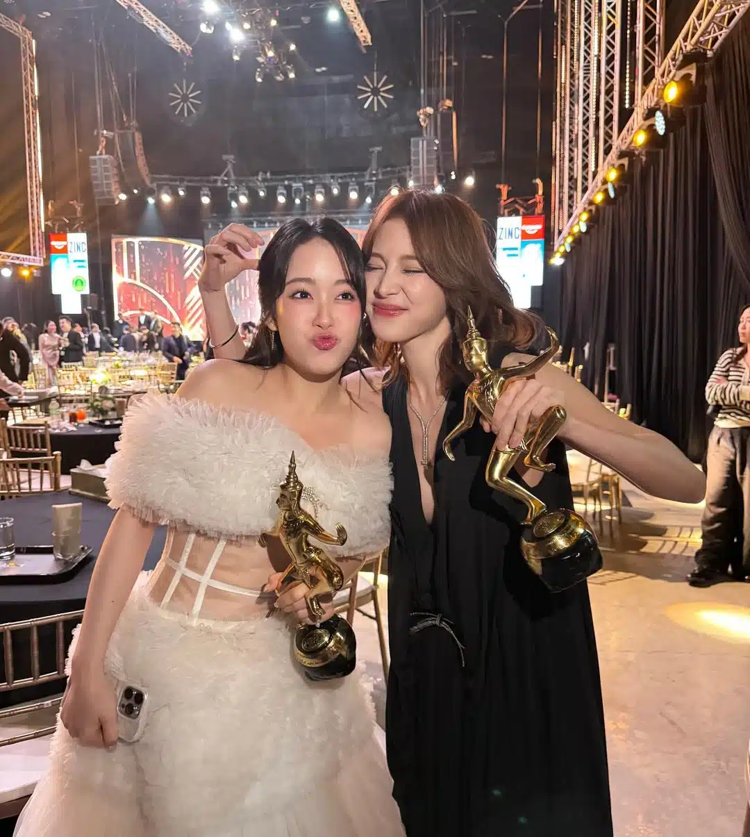 ใบเฟิร์น พิมพ์ชนก และ เซียงเซียง