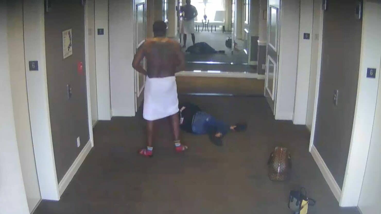 ภาพจากกล้องวงจรปิดของโรงแรมในลอสแอนเจลิสที่เผยให้เห็นเหตุการณ์ ดิดดี้ทำร้ายแคสซีเมื่อปี 2016