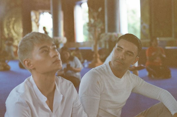 ดาราชายหนังฮ่องกง เรื่อง Who's Watching Us (誰在看著我們) แก้ผ้าถ่ายฉากปล่อยโคมลอยในไทย เจอแจ้งตำรวจจับ 