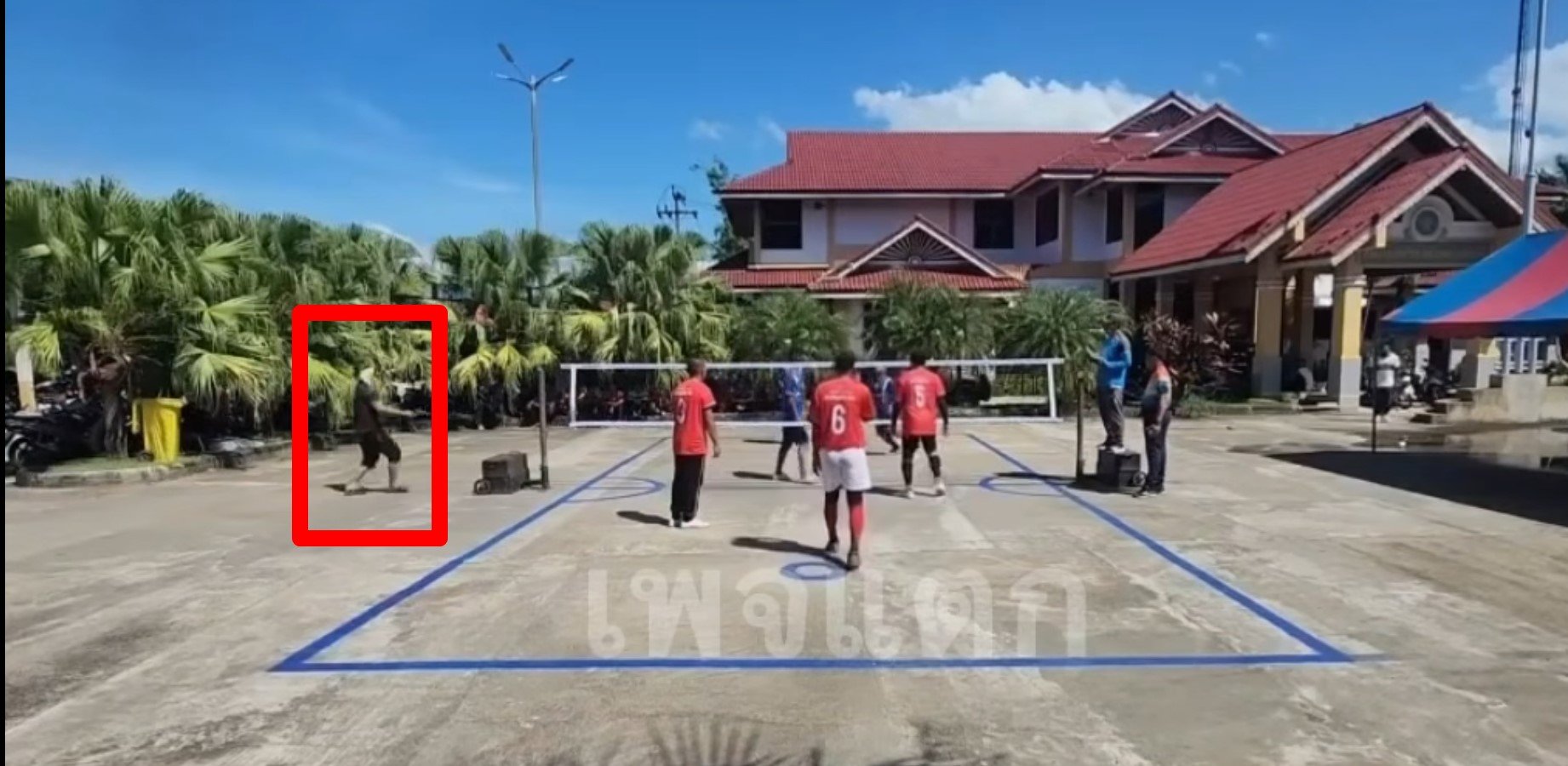 คาดว่าเป็นคนร้ายแฝงตัวเป็นชาวบ้าน บุกกราดยิง