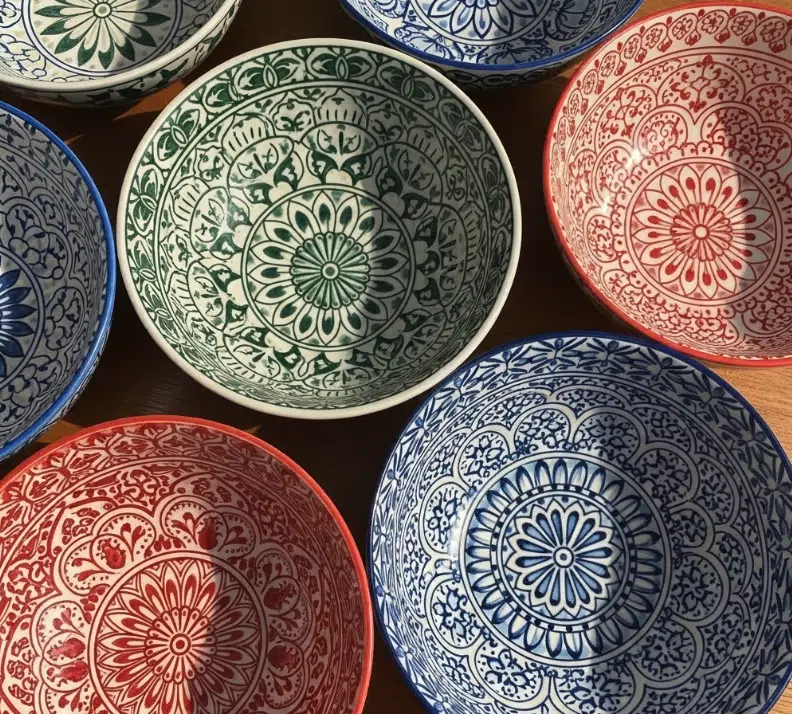 ชามเซรามิกลวดลายสวยงาม สีสันสดใส 
