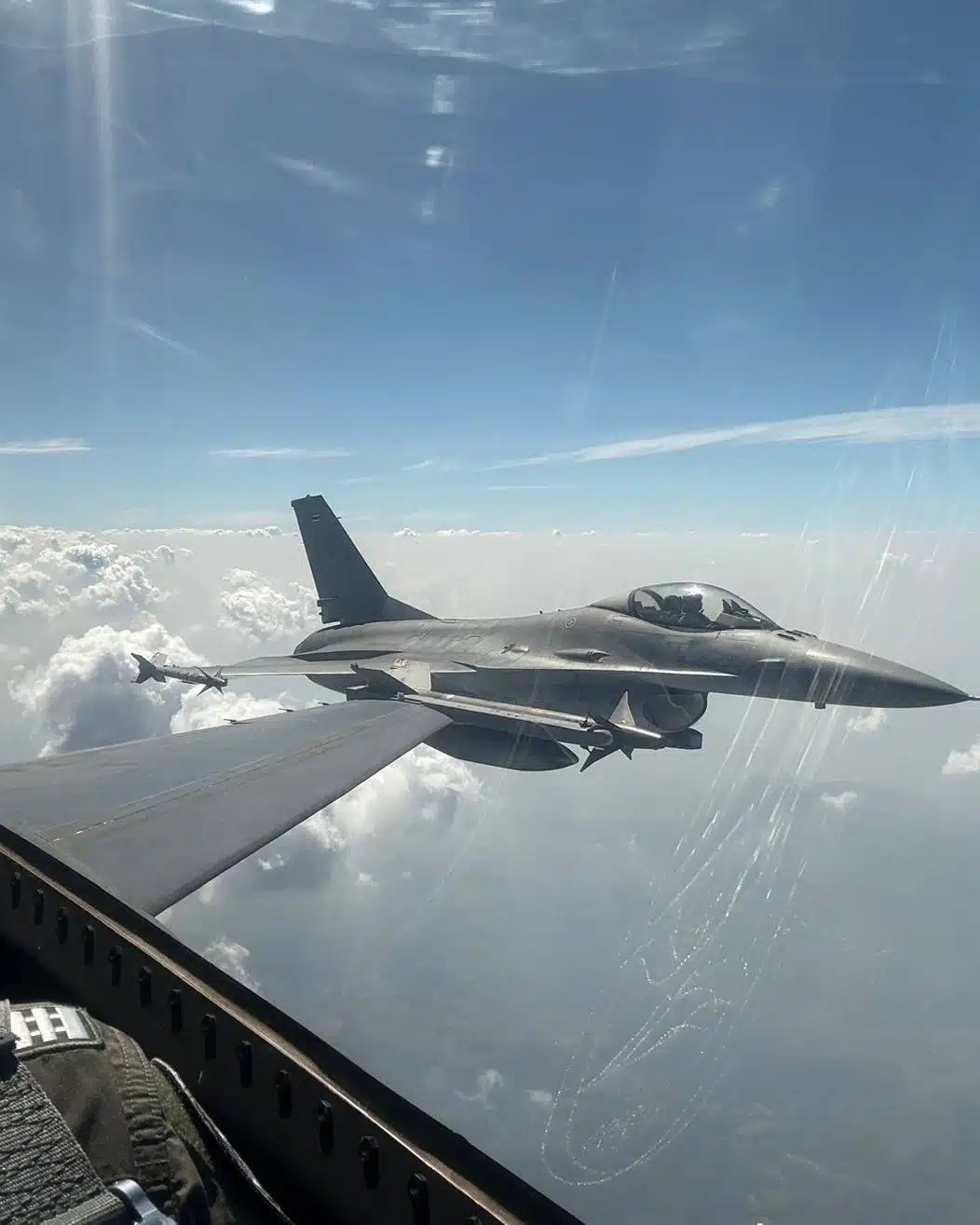 เครื่องบินขับไล่ F-16 ขึ้นบินพิสูจน์ฝ่าย และสกัดกั้น ณ จว.กาญจนบุรี