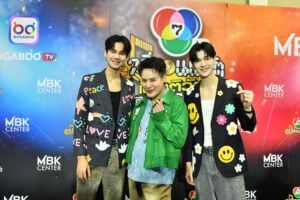 กรี๊ดสนั่น “อ๊อฟ ปองศักดิ์” ทำสมมง จัดเพลย์ลิสต์เพลงฮิตมาเต็มแม็กซ์   “ซัน-ชาย” ผ่านฉลุยร่วมแจมใน “7 สีคอนเสิร์ตเฟสติวัล” สุดมัน   
