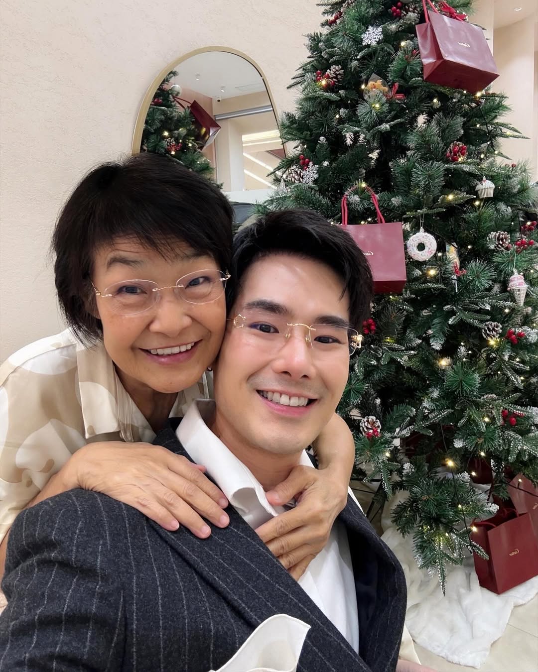 บอย ปกรณ์ สูญเสียคุณแม่ งามทิพย์ คนบันเทิงและแฟนคลับร่วมอาลัย-4