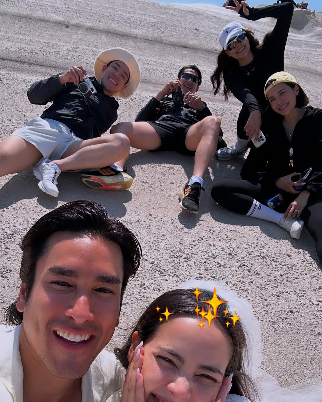ชีเสิร์ฟ! ณเดชน์-ญาญ่า เผยภาพเบื้องหลัง ถ่ายพรีเวดดิ้ง สิ้นข่าวลือคู่รักเลื่อนงานแต่ง