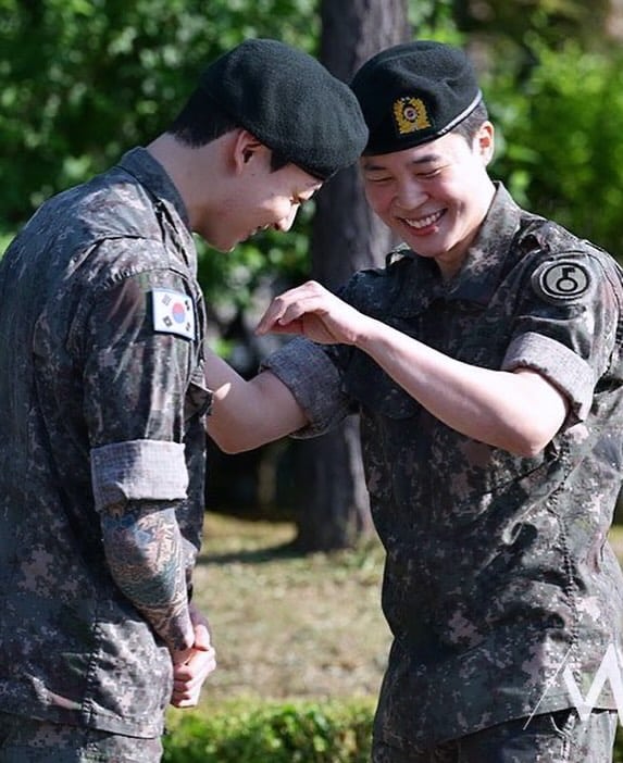 อาร์มี่เฮลั่น จองกุก-จีมิน BTS ปลดประจำการแล้ว หลังเข้ากรมรับใช้ชาติ 18 เดือนเต็ม-3