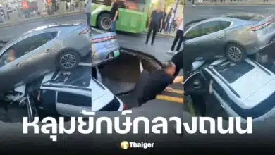 ถนนยุบหลังซ่อมเพียง 2 ปี กลายเป็นหลุมยักษ์ รถยนต์ 2 คันตกซ้อนกัน