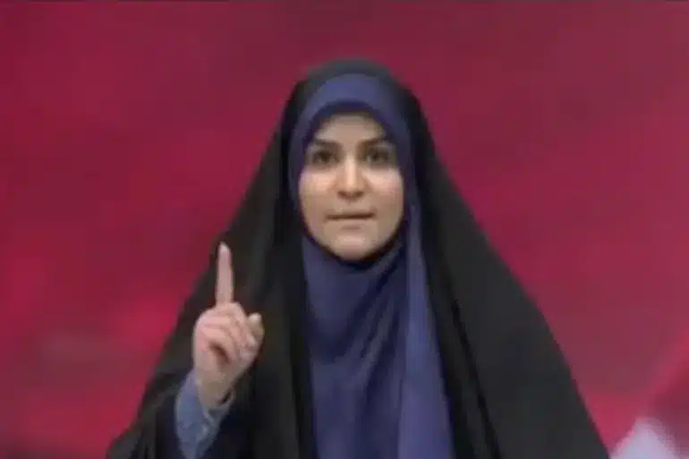 ผู้ประกาศข่าวหญิงชื่อดัง ซาฮาร์ เอมามี วิ่งหนีออกจากสตูดิโอ ขณะกล้องยังบันทึกภาพอยู่