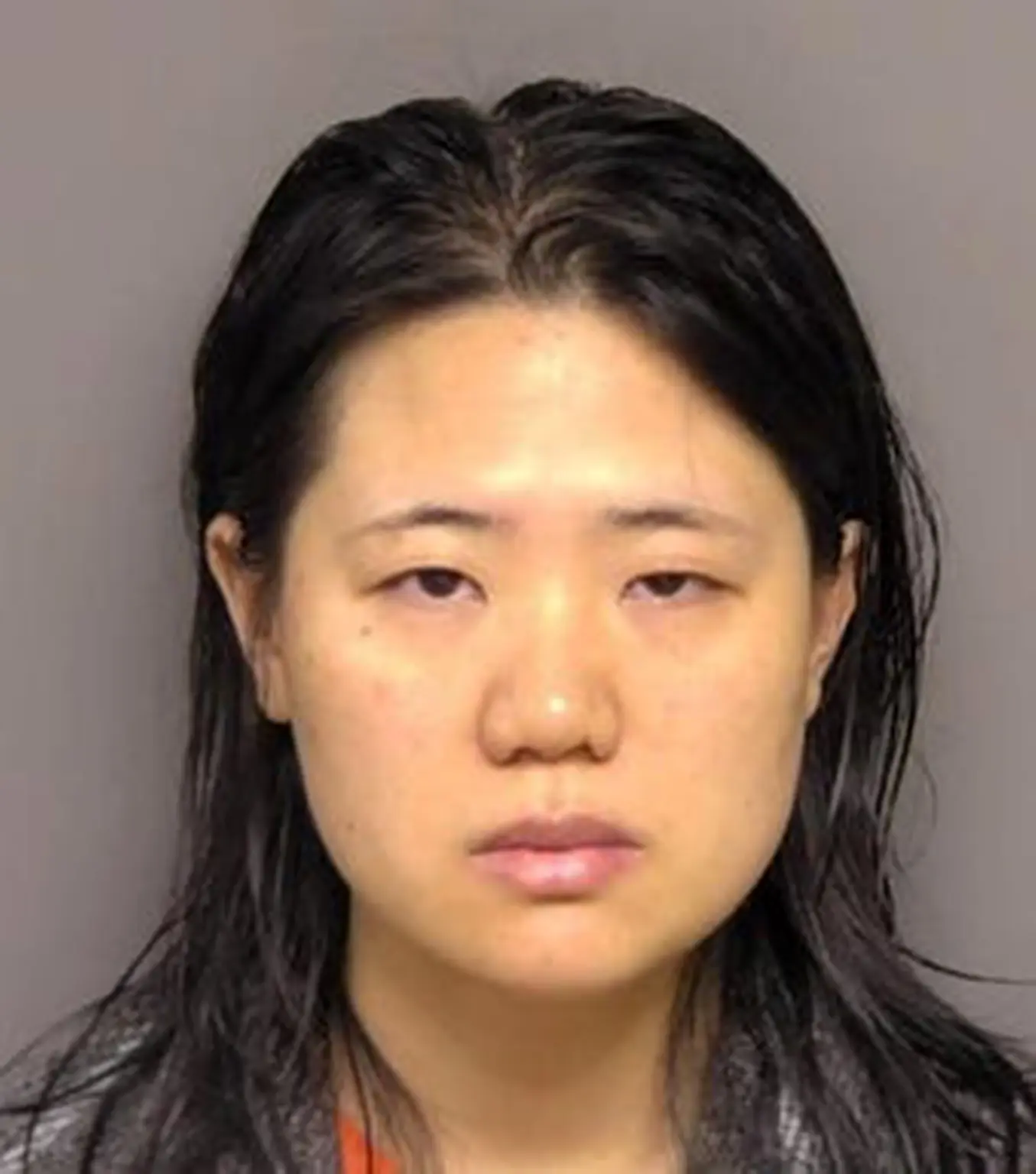 จุนหยง หลิว อายุ 34 ปี ฐานสมคบคิดลักลอบขนของเข้าประเทศ, ให้ข้อมูลเท็จ, และฉ้อโกงวีซ่า หลังพบพยายามนำเชื้อราชนิดหนึ่งเข้ามาในสหรัฐฯ