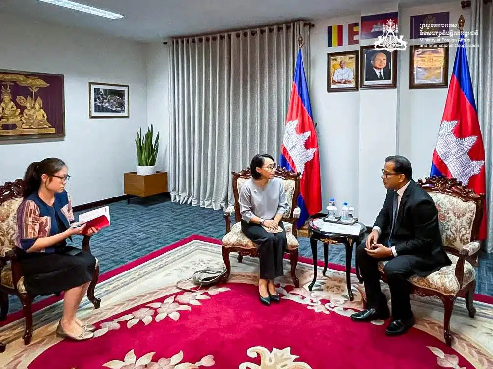 ประท้วง รองเลขานายกฯ สมคิด เชื้อคง