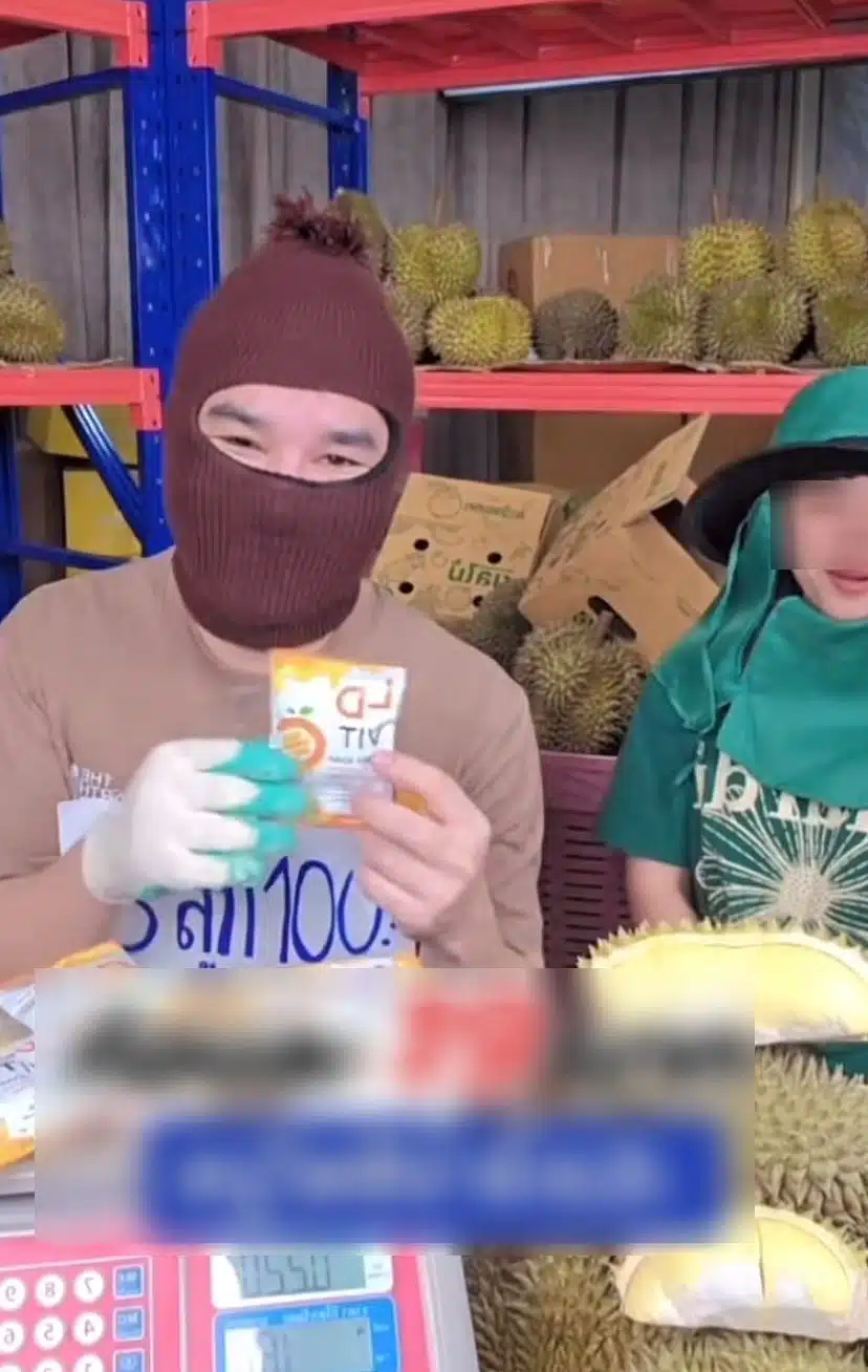 คัมแบ็กแล้ว! แม่ตั๊ก - ป๋าเบียร์ ใส่หมวกไอ้โม่ง กลับมาไลฟ์ขายของอีกครั้ง-3