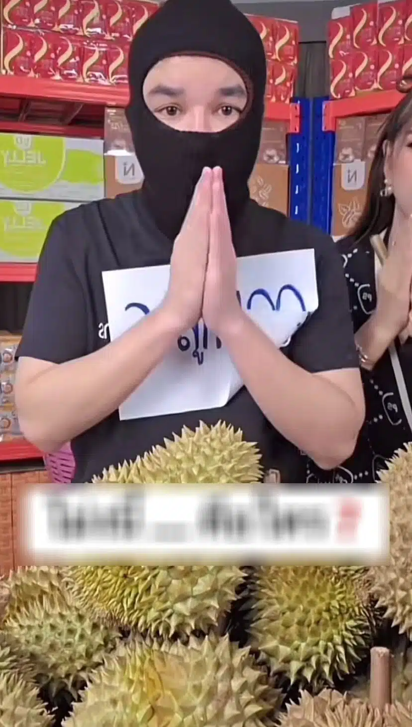 คัมแบ็กแล้ว! แม่ตั๊ก - ป๋าเบียร์ ใส่หมวกไอ้โม่ง กลับมาไลฟ์ขายของอีกครั้ง