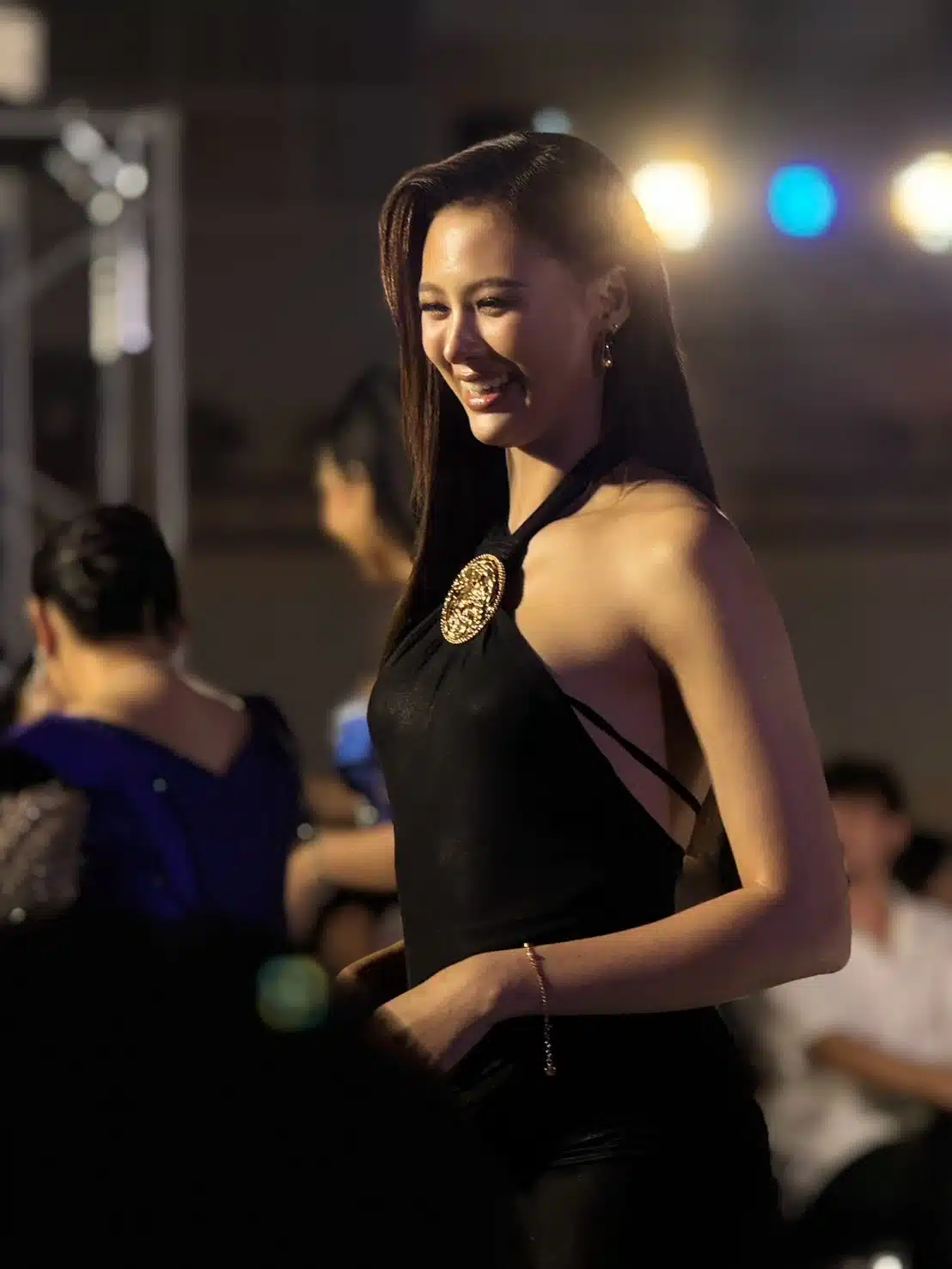 ดยืนทางการเมืองเป็นของตนเอง