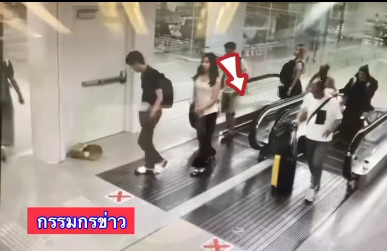 บันไดเลื่อนสุวรรณภูมิ ขาด