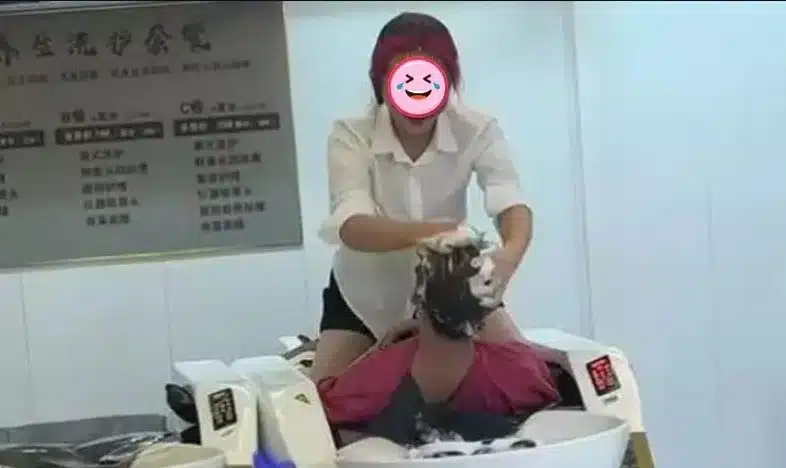 พนักงานสาวร้านทำผมจีนโชว์สยิว