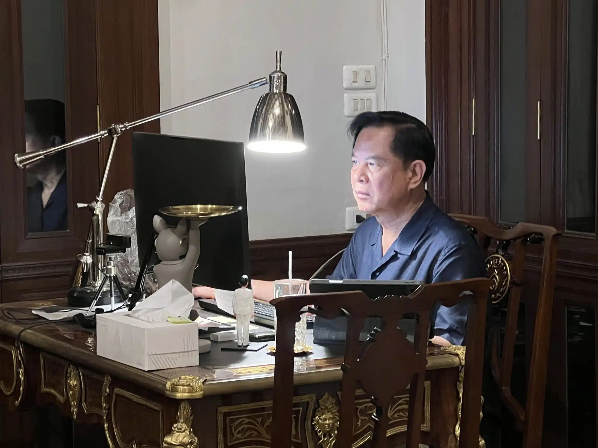 พีระพันธุ์ ทำงานดึก