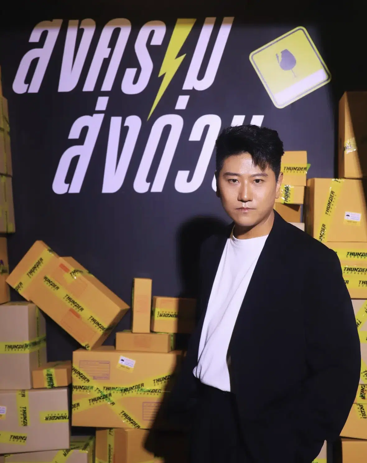 ประวัติ ดร.พลัง โลกศิลป์ รุ่ยเจี๋ย สงครามส่งด่วน ตัวจริง พลังเสียงแปดหลอด เป็นนักร้องโอเปร่า ด่าไม่เก่งเหมือนซีรีส์