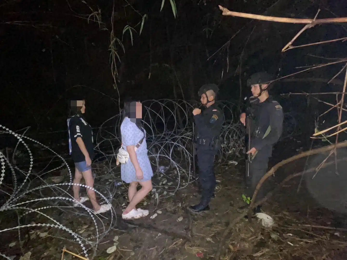 รวบสองสาวไทย มุดช่องทางธรรมชาติ ปอยเปต พนัน