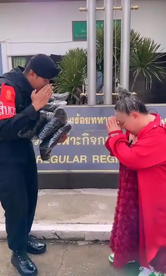 ลีน่าจัง ขอบคุณทหารที่ช่วยดูแลประเทศไทย