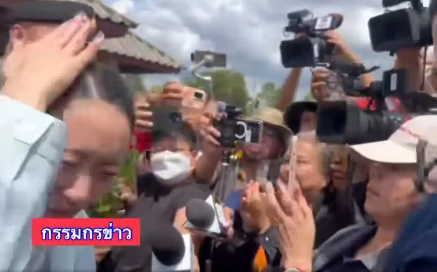 วินาที ไมค์เขกหัว นายกฯ อิ๊งค์ ขณะลงพื้นที่อุบลฯ พบ แม่ทัพภาค 2