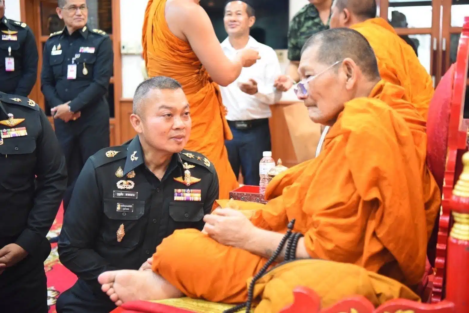 หลวงปู่ศิลา บริจาคปัจจัยให้ กองทัพภาคที่ 2