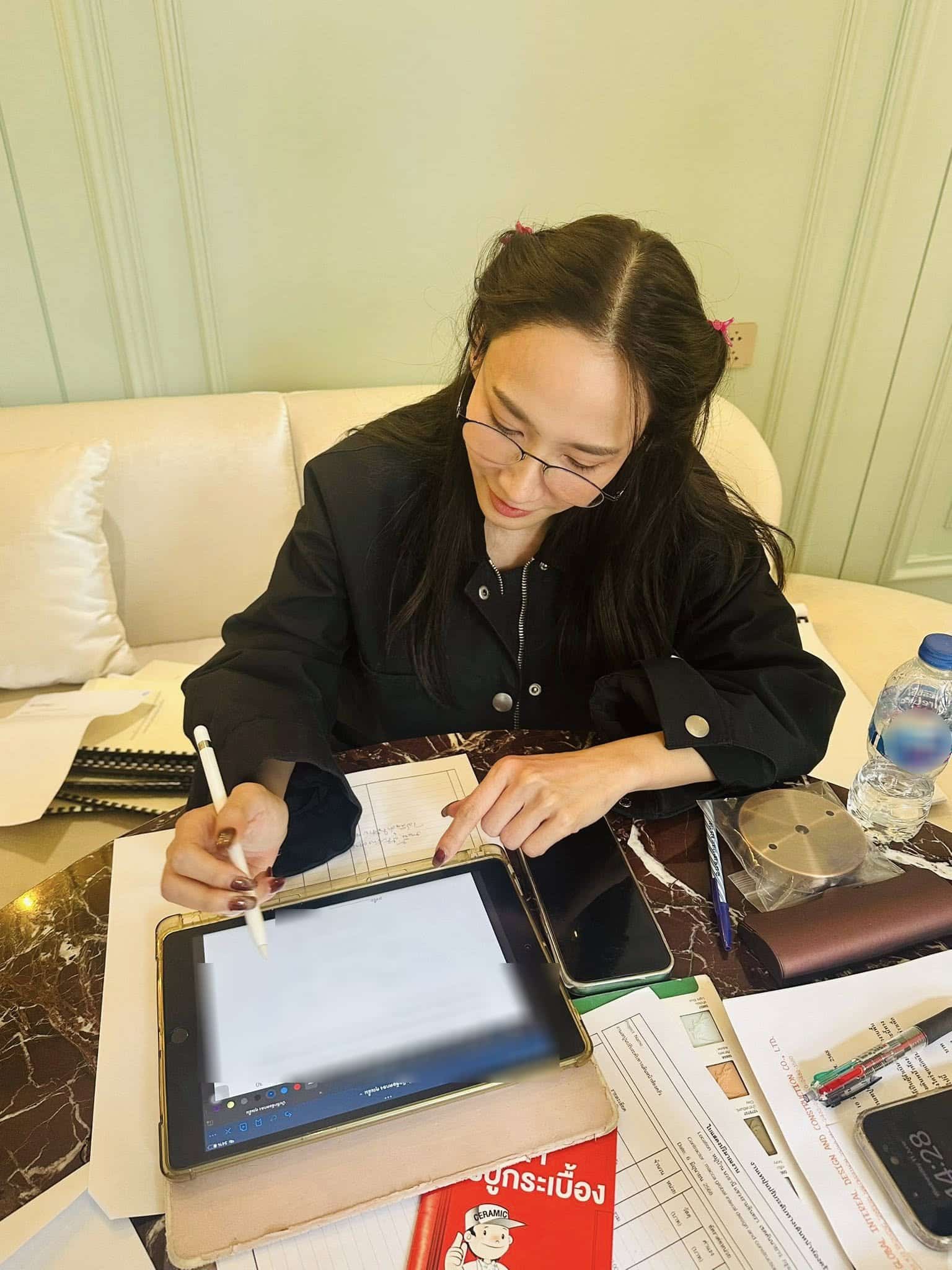 เกิดอะไรขึ้น! อั้ม พัชราภา ดีลงาน ทนายแก้ว ชาวเน็ตจับตาปรึกษาเรื่องอะไร-3