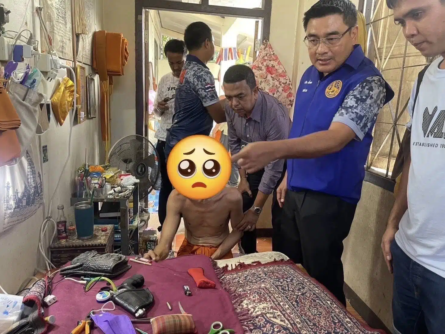 เจ้าหน้าที่จับกุมพระ ขายยาบ้า