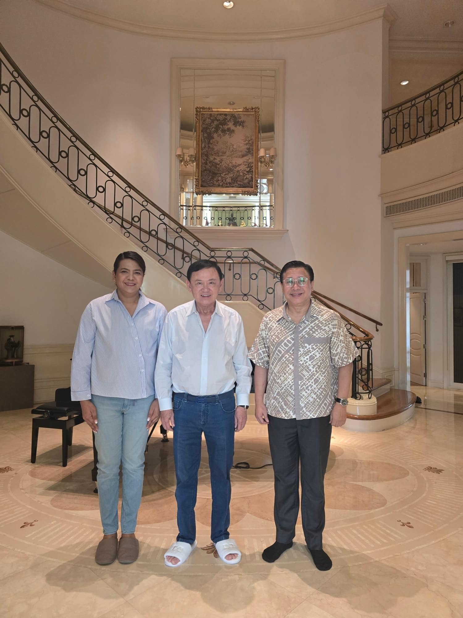 เปิดภาพล่าสุด ทักษิณ ชินวัตร ร่วมเฟรมถ่ายภาพ จักรภพ เพ็ญแข