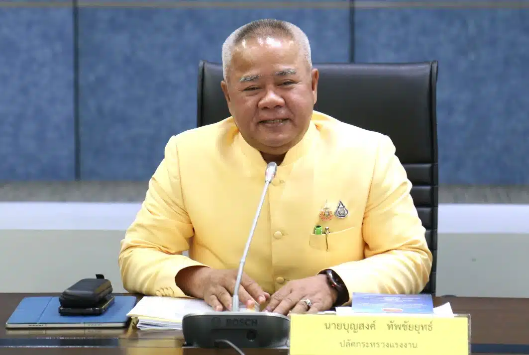 เลื่อนถก ปรับค่าแรง 400 เพราะไม่ครบองค์ประชุม