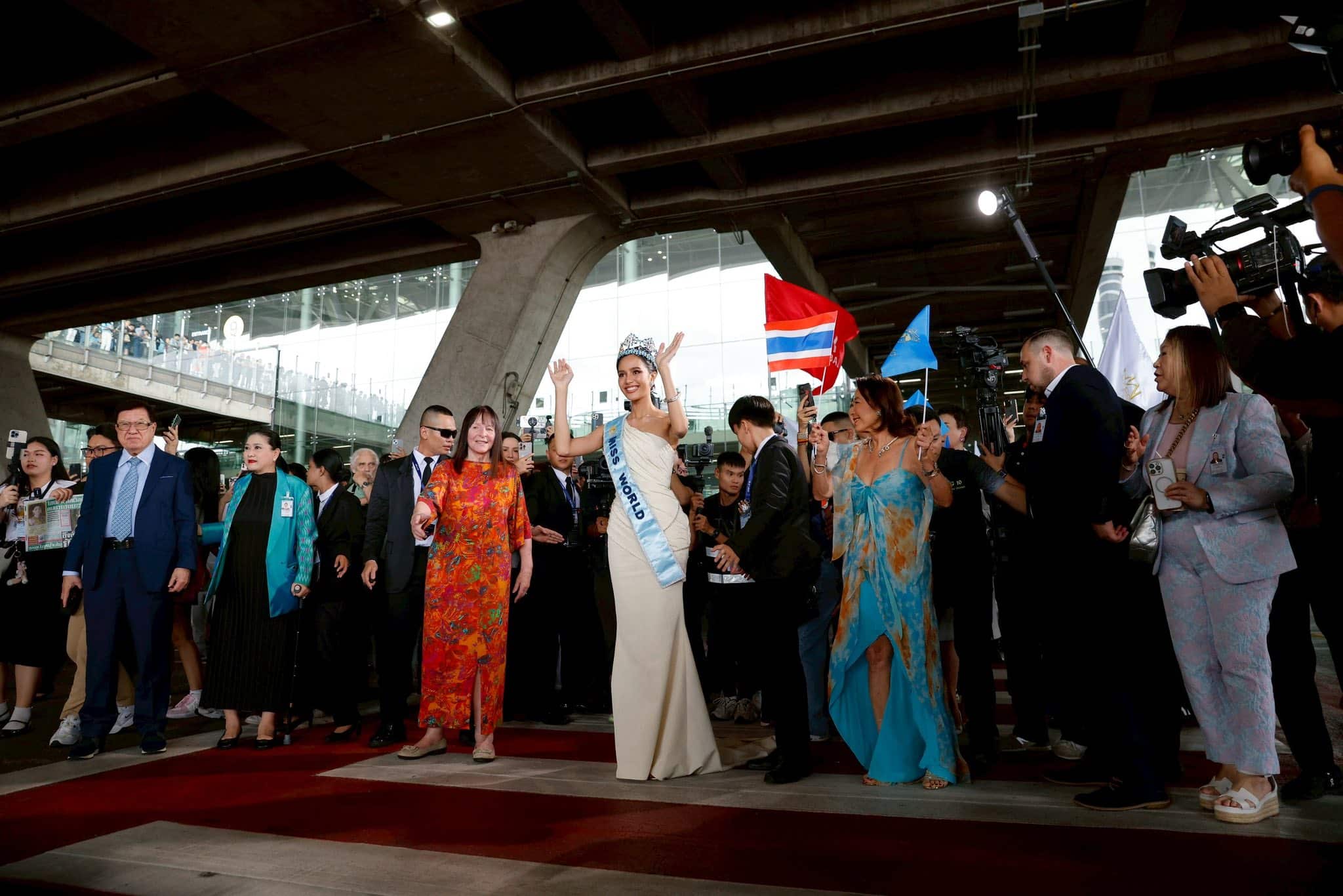 โอปอล สุชาตา กลับบ้าน