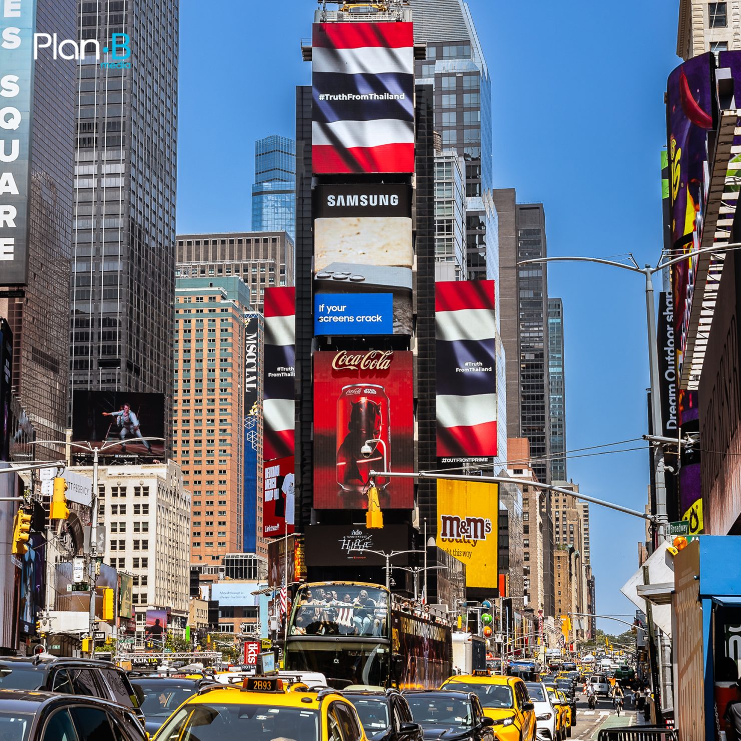 ธงชาติไทย โบกสะบัดกลาง &quot;ไทม์สแควร์&quot; สหรัฐ สุดขนลุก รู้เบื้องหลังคนทำยิ่งทึ่ง บริษัท แพลนบี ดำเนินการ รวมใจคนไทยเป็นหนึ่งเดียวกัน 