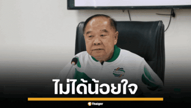 ภาพพล.อ.ประวิตร วงษ์สุวรรณ กำลังให้สัมภาษณ์สื่อมวลชน