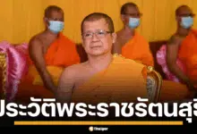ภาพพระราชรัตนสุธี กำลังนั่งในอิริยาบถสำรวม แสดงถึงความน่าเคารพ