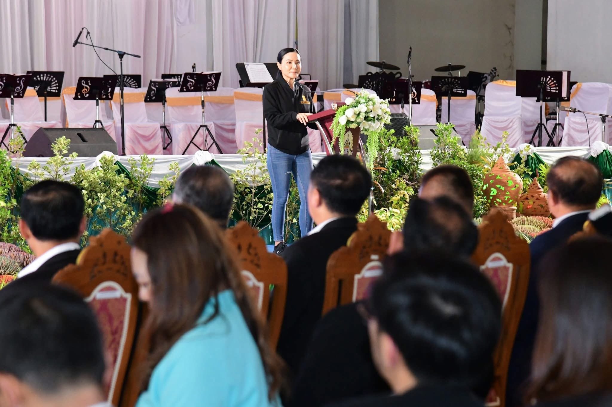 ดราม่า ศ ดร นฤมล ยีนส์ขาด