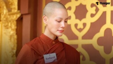 เปิดภาพสามเณรี เจนี่ เทียนโพธิ์สุวรรณ หลังโกนผม-ห่มผ้าเหลือง รับบาตรญาติโยมครั้งแรก