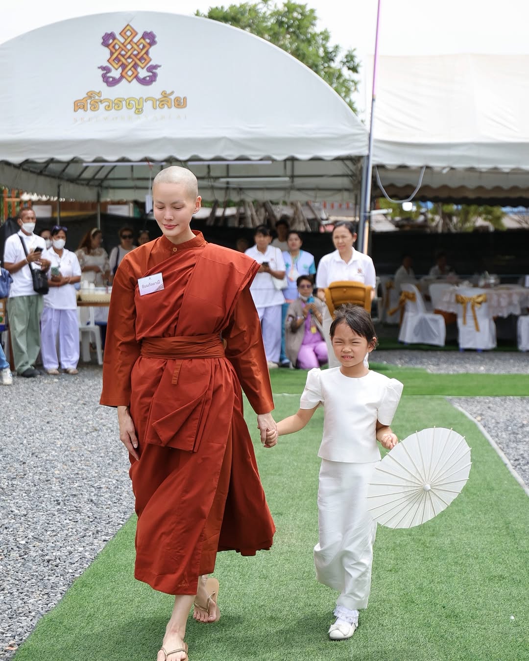 สามเณรีเจนี่ โพสต์ข้อความถึงลูกสาว น้องโนล่า ลั่น แม่บวชเพื่อรักโลกอย่างแท้จริง-3