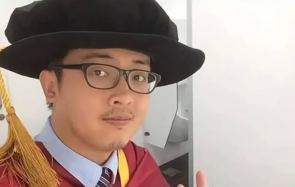 ติง หยวนจ้าว ผู้ได้รับฉายาว่าเป็นพนักงานส่งอาหารที่การศึกษาสูงที่สุด