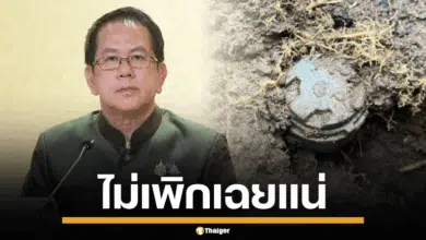 ภาพนายจิรายุ ห่วงทรัพย์ โฆษกประจำสำนักนายกรัฐมนตรี กำลังแถลงข่าว