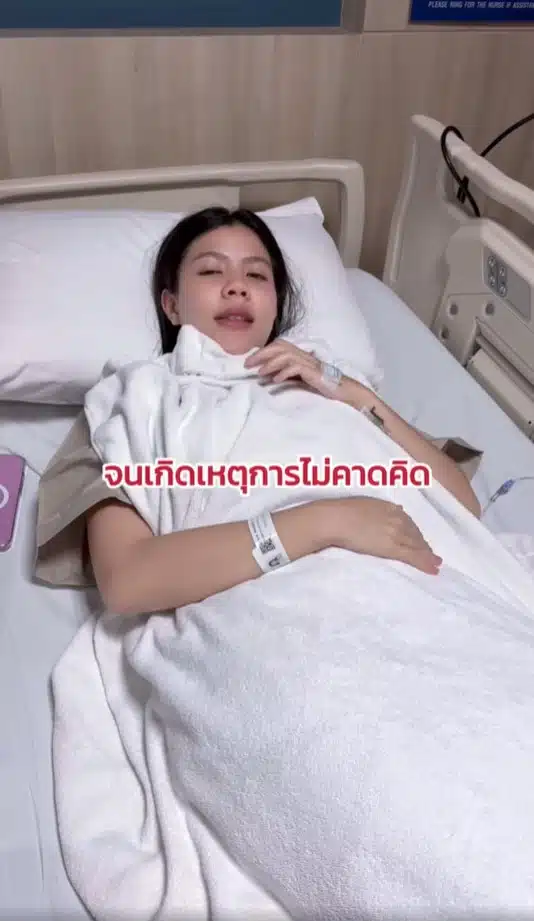 ภาพ กระต่าย พรรณนิภา กำลังนอนพักรักษาตัวอยู่ในโรงพยาบาล