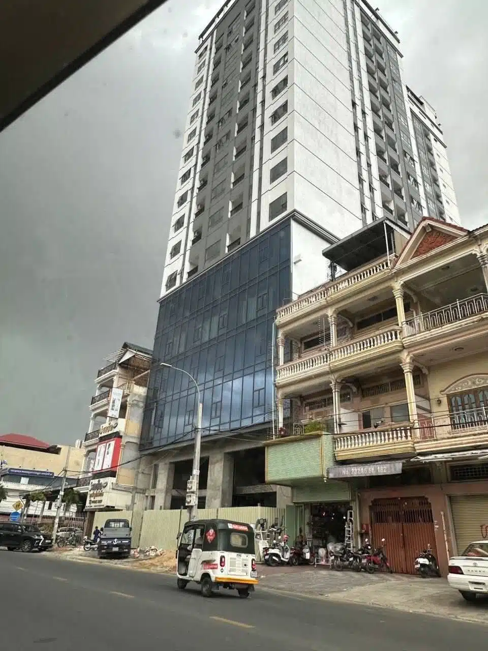 ภาพอาคารที่ใช้เป็นแหล่งคอลเซ็นเตอร์