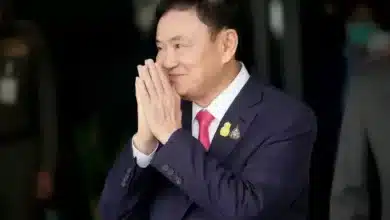 แห่ส่อง เลขทะเบียนรถ "ทักษิณ" ขึ้นศาลคดี 112 คอหวยหาซื้อ เลขเด็ดงวด 1 ก.ค. 68