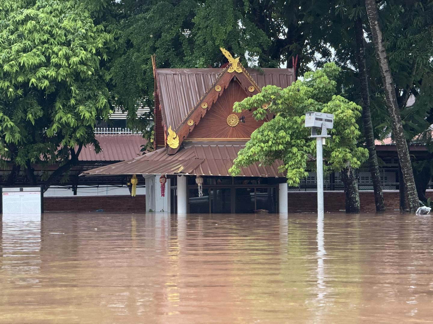 น่าน อ่วม น้ำหลากกลางดึก วัดภูมินทร์ จมบาดาล หวั่นกระทบจิตรกรรมฝาผนัง-2